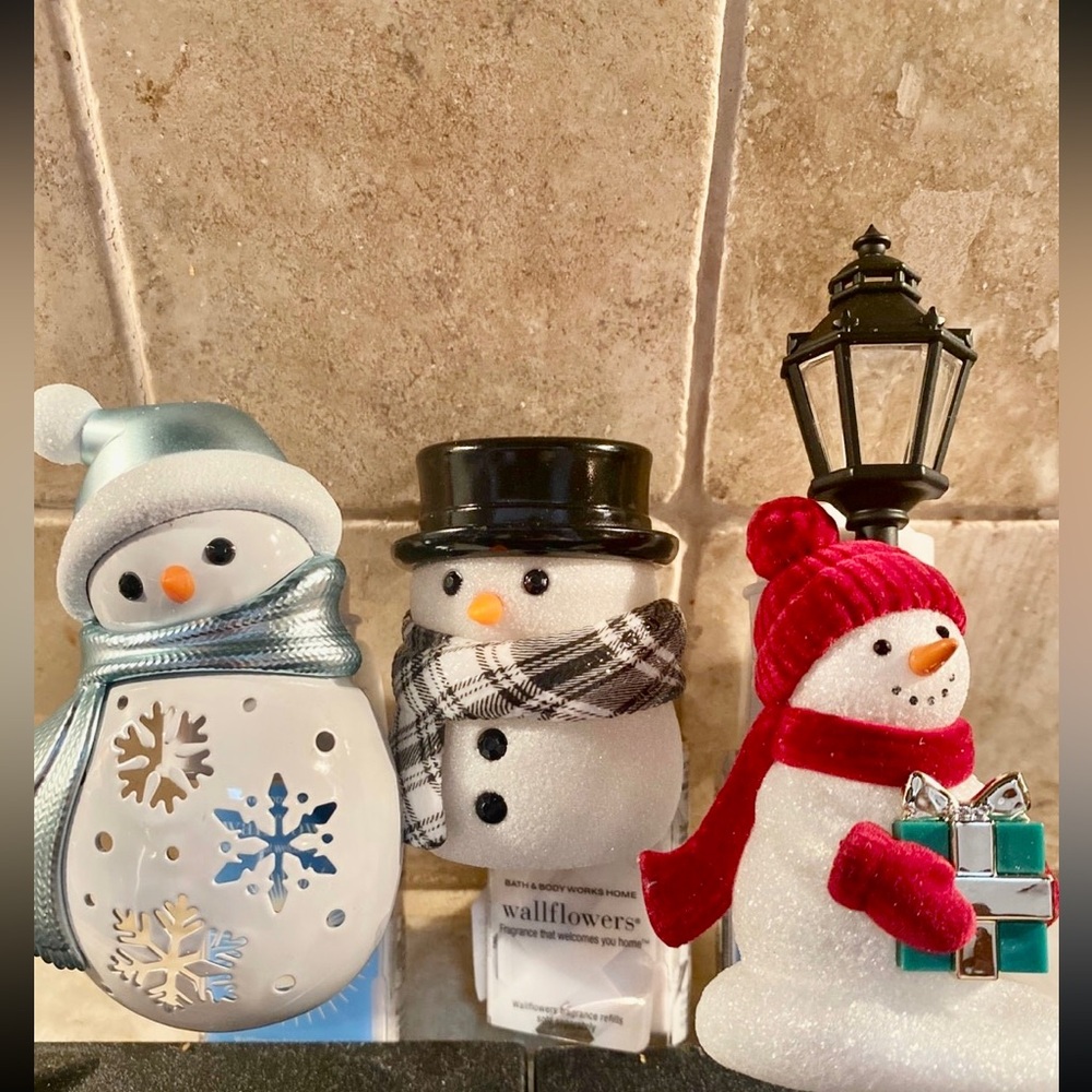 3 SNOWMAN ☃️ WALLFLOWER PLUG INS YOU WILL GET ALL 3! ALL BRAND NEW